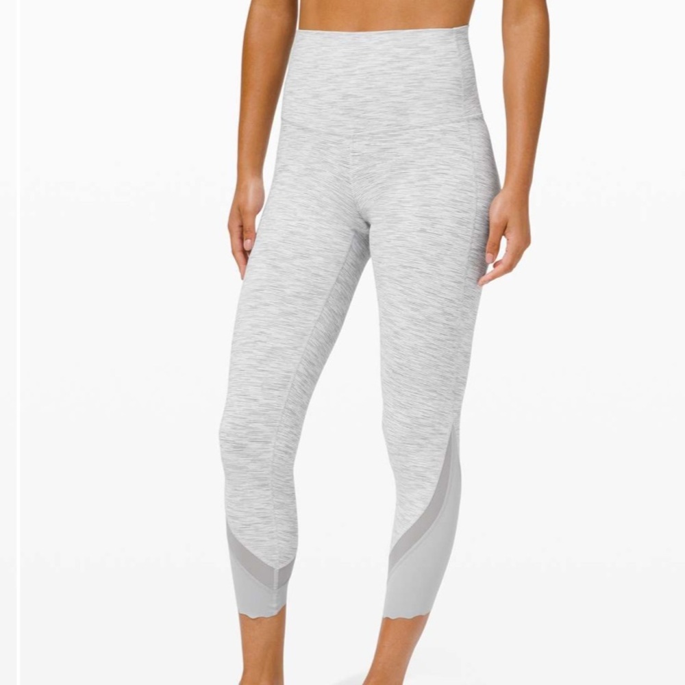 Lululemon Wunder Under Crop HR Roll Down Scallop Luxtreme 23” Size 12